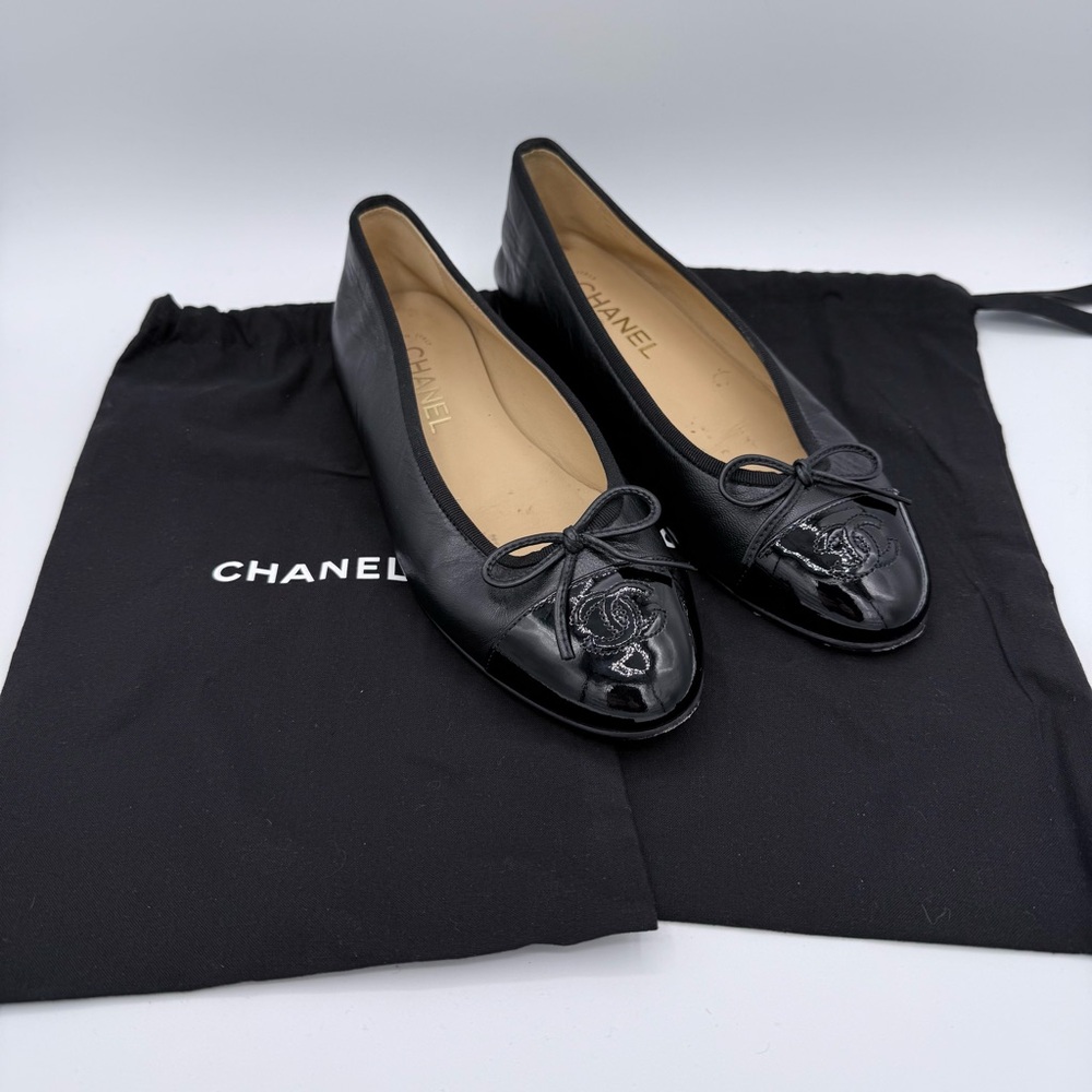 CHANEL Black Patent Leather Cap-Toe Ballet Flats